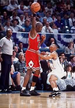 Mugsy Bogues guarding Michael Jordan